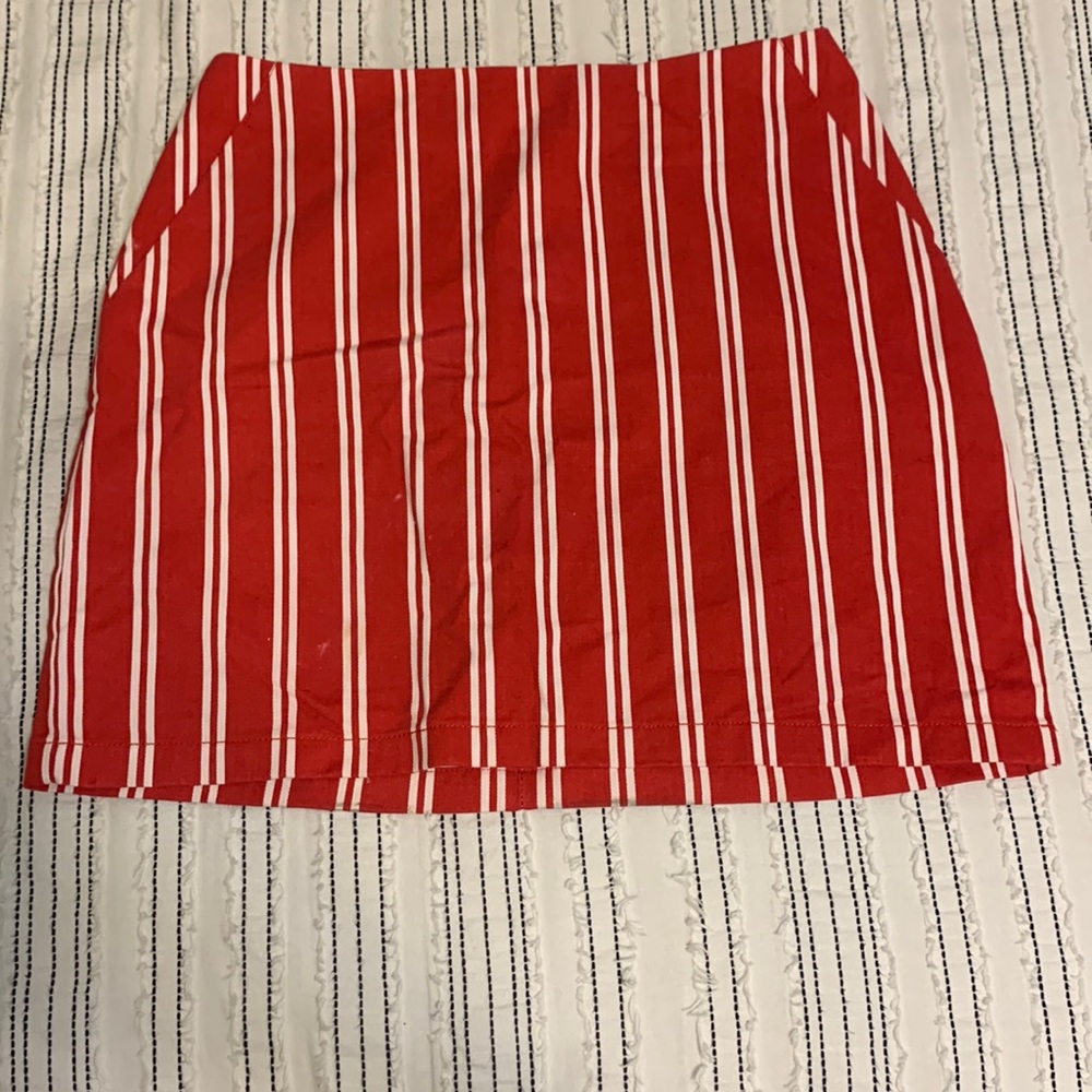 FOREVER 21 red and white striped skirt